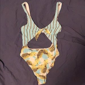 One Piece cheeky Bathing Suit